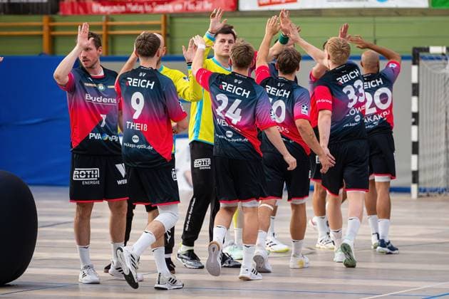 08.08.2025, xovx, Handball Lindencup 2025, HSG Wetzlar - SC DHfK Leipzig Die Spieler der HSG Wetzlar beim Einlaufen vor dem Spiel gegen den SC DHfK Leipzig beim Lindencup 2025. Linden Stadthalle Hessen Deutschland (DE)