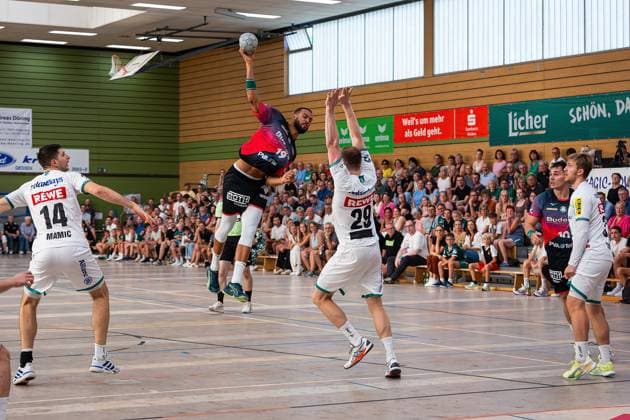 08.08.2025, xovx, Handball Lindencup 2025, HSG Wetzlar - SC DHfK Leipzig v.l. Marko Mamic (SC DHfK Leipzig), Philipp Ahouansou (HSG Wetzlar), Adam Lönn (SC DHfK Leipzig), Josip Simic (HSG Wetzlar), Franz Semper (SC DHfK Leipzig) Linden Stadthalle Hessen Deutschland (DE)