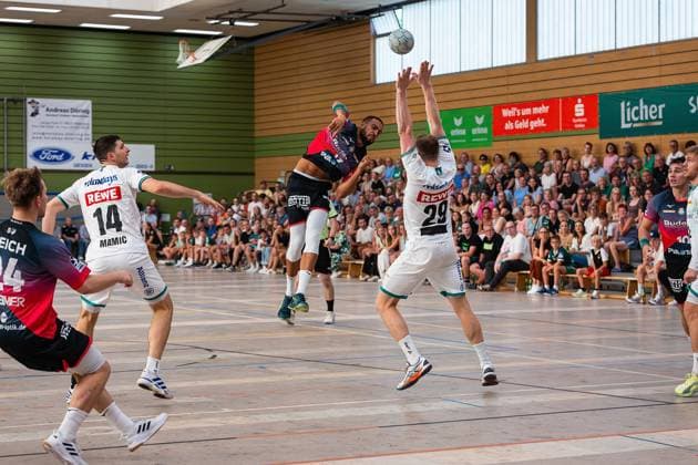 08.08.2025, xovx, Handball Lindencup 2025, HSG Wetzlar - SC DHfK Leipzig v.l. Tizian Weimer (HSG Wetzlar), Marko Mamic (SC DHfK Leipzig), Philipp Ahouansou (HSG Wetzlar), Adam Lönn (SC DHfK Leipzig), Josip Simic (HSG Wetzlar), Franz Semper (SC DHfK Leipzig) Linden Stadthalle Hessen Deutschland (DE)