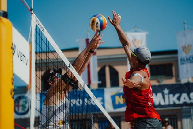 Beach volleyball, Beachvolleyball - Baden Challenge BADEN,AUSTRIA,09.AUG.25 - BEACH VOLLEYBALL - FIVB World Tour - Baden Challenge. Image shows Nils Ehlers (GER) and Alejandro Huerta Pastor (ESP).  GEPAxpictures xAlexanderxSolc