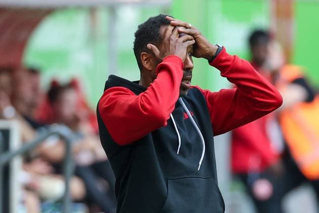 2. Bundesliga - Fortuna Düsseldorf - Hannover 96 am 09.08.2025 in der Merkur Spiel-Arena in Düsseldorf Trainer Daniel Thioune (Duesseldorf) unzufrieden, enttäuscht, enttaeuscht, niedergeschlagen