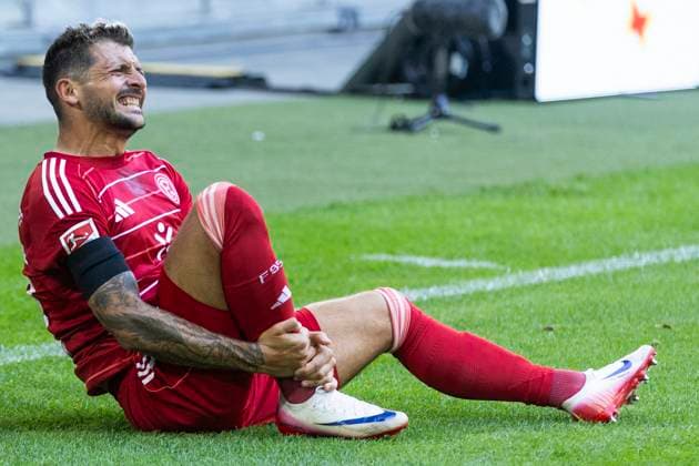 2. Fussball Bundesliga, Fortuna Düsseldorf - Hannover 96; 09.08.2025 Matthias Zimmermann (Fortuna Düsseldorf, 25) hat Schmerzen. 2. Fußball Bundesliga, Fortuna Düsseldorf - Hannover 96, 2. Spieltag, am 09.08.2025, Merkur Spiel-Arena, Düsseldorf. DFL regulations prohibit any use of photographs as image sequences and or quasi-video