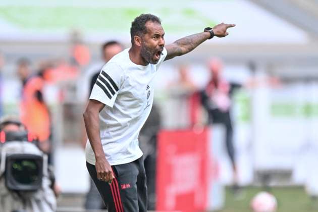 Trainer Daniel Thioune (Duesseldorf Coach) Gestik Geste gestikuliert 09.08.2025 Fussball Fortuna Duesseldorf vs Hannover 96 , Merkur Spiel-Arena, Duesseldorf, DFB DFL REGULATIONS PROHIBIT ANY USE OF PHOTOGRAPHS AS IMAGE SEQUENCES AND OR QUASI-VIDEO
