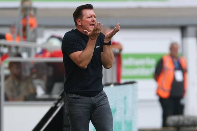 2. Bundesliga - Fortuna Düsseldorf - Hannover 96 am 09.08.2025 in der Merkur Spiel-Arena in Düsseldorf Trainer Christian Titz (Hannover) unzufrieden, enttäuscht, enttaeuscht, niedergeschlagen