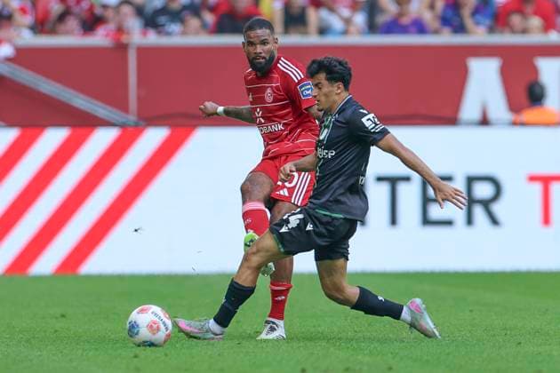 GER, 2. FBL. Fortuna Duesseldorf vs. Hannover 96 09.08.2025, Merkur Spiel-Arena, Duesseldorf, GER, 2. FBL. Fortuna Duesseldorf vs. Hannover 96, im Bild: Jamil Siebert (Fortuna Duesseldorf 20), im Zweikampf gegen Husseyn Chakroun (Hannover 14),