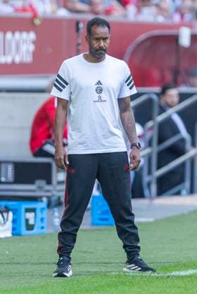 2. Fussball Bundesliga, Fortuna Düsseldorf - Hannover 96; 09.08.2025 Daniel Thioune (Fortuna Düsseldorf, Cheftrainer). 2. Fußball Bundesliga, Fortuna Düsseldorf - Hannover 96, 2. Spieltag, am 09.08.2025, Merkur Spiel-Arena, Düsseldorf. DFL regulations prohibit any use of photographs as image sequences and or quasi-video