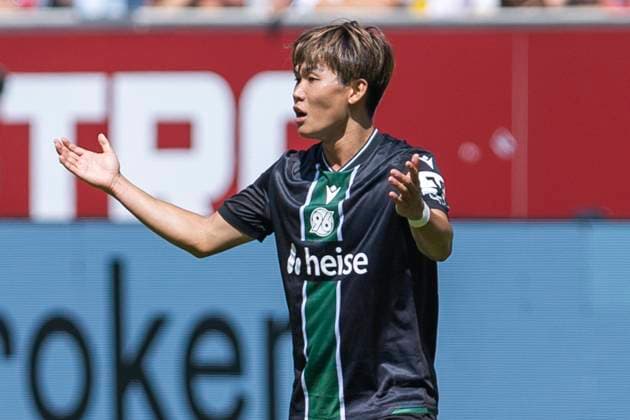 2. Fussball Bundesliga, Fortuna Düsseldorf - Hannover 96; 09.08.2025 Hayate Matsuda (Hannover 96, 27) gestikuliert. 2. Fußball Bundesliga, Fortuna Düsseldorf - Hannover 96, 2. Spieltag, am 09.08.2025, Merkur Spiel-Arena, Düsseldorf. DFL regulations prohibit any use of photographs as image sequences and or quasi-video