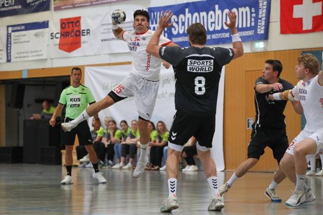 09.08.2025, xgox, Handball - Heide-Cup Aalborg Handbold - Kolstad Handbold emspor, v.l. Simen Ulstad Lyse (Kolstad, 25) schiesst Tor, Torschuetze, erzielt Tor, Treffer, scores the goal Schneverdingen
