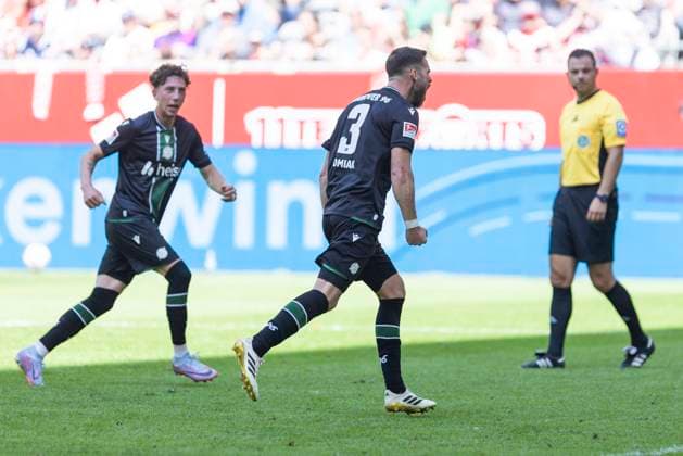 2. Fussball Bundesliga, Fortuna Düsseldorf - Hannover 96; 09.08.2025 Boris Tomiak (Hannover 96, 3) jubelt nach seinem Tor. 2. Fußball Bundesliga, Fortuna Düsseldorf - Hannover 96, 2. Spieltag, am 09.08.2025, Merkur Spiel-Arena, Düsseldorf. DFL regulations prohibit any use of photographs as image sequences and or quasi-video