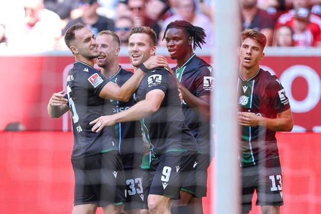 09.08.2025, Fußball, Fortuna Düsseldorf - Hannover 96, 2. Fußball Bundesliga, Merkur Spiel-Arena, Saison 2025 2026: Torjubel nach dem Tor zum 2:0 durch Torschütze Benjamin Källman (Hannover96 09) DFB regulations prohibit any use of photographs as image sequences and or quasi-video. Nordrhein-Westfalen Deutschland