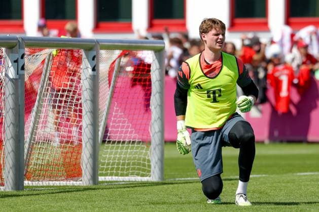 Jonas Urbig (FC Bayern Muenchen, 40), GER, Oeffentliches Training, FC Bayern Muenchen, Fussball, Saison 2025 2026, 09.08.2025, GER, Oeffentliches Training, FC Bayern Muenchen, Fussball, Saison 2025 2026, 09.08.2025 Muenchen Copyright: xEibner-Pressefoto JennixMaulx EP_JML