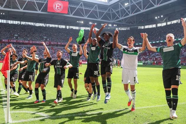 2. Bundesliga - Fortuna Düsseldorf - Hannover 96 am 09.08.2025 in der Merkur Spiel-Arena in Düsseldorf Jubel und Freude über den Sieg bei der Mannschaft von Hannover 96