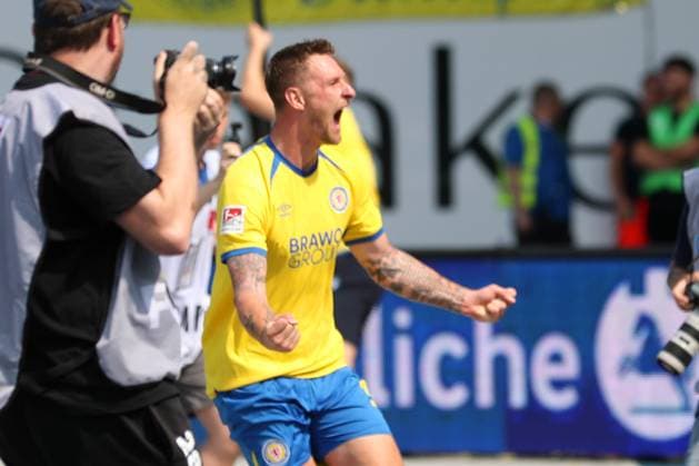 Braunschweig vs. Fürth, 2. BL Braunschweig, 09.08.2025, FUßBALL - Eintracht Braunschweig vs. SpVgg Greuther Fürth, 2. BL, Saison 2025 26. Sebastian Polter (Eintracht Braunschweig) jubelt nach seinem Elfmetertor zum 3:2 Braunschweig