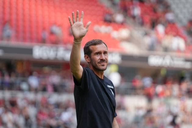 Julian Schuster (SC Freiburg, Trainer) Vorstellung der Mannschaft bei der Saisoneröffnung, Präsentation, Spieler Fussball, Testspiel, SC Freiburg vs. CA Osasuna, 09.08.2025, Saisoneröffnung, Europa-Park Stadion, Freiburg, Deutschland, Freiburg Europa-Park Stadion Baden-Wuerttemberg Deutschland Copyright: xArnexAmbergx