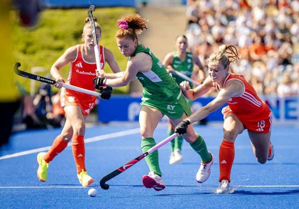 MONCHENGLADBACH - Freeke Moes of the Netherlands in action against Sarah McAuley of Ireland during a group stage match at the European Hockey Championships at the HockeyPark stadium. ANP SEM VAN DER WAL xVIxANPxSportx xxANPxIVx 533093124 originalFilename: 533093124.jpg