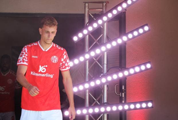 Fussball-Bundesliga - Saison 2025 26 Mewa-Arena - Testspiel 1. FSV Maunz 05 (mz) - Racing Strasbourg (rst) Nelson WEIPER (1. FSV Mainz 05) Fussball-Bundesliga - 1. FSV Mainz 05 *** Soccer Bundesliga Season 2025 26 Mewa Arena Test Match 1 FSV Maunz 05 mz Racing Strasbourg rst Nelson WEIPER 1 FSV Mainz 05 Soccer Bundesliga 1 FSV Mainz 05