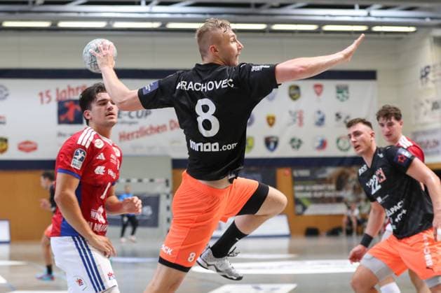 09.08.2025, xgox, Handball - Heide-Cup, Handball Verein Hamburg - Kadetten Schaffhausenemspor, v.l. David Hrachivec (Schaffhausen, 8) wirft Tor, Torschuetze, erzielt Tor, Treffer, scores the goal Schneverdingen