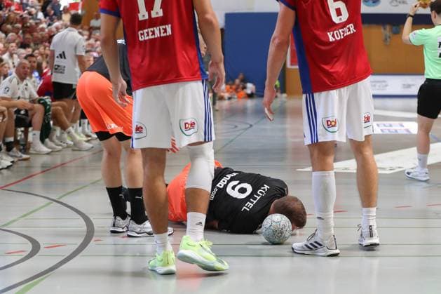 09.08.2025, xgox, Handball - Heide-Cup, Handball Verein Hamburg - Kadetten Schaffhausenemspor, v.l. Dimitrij Kuettel (Schaffhausen, 9) verletzt, Verletzung Schneverdingen