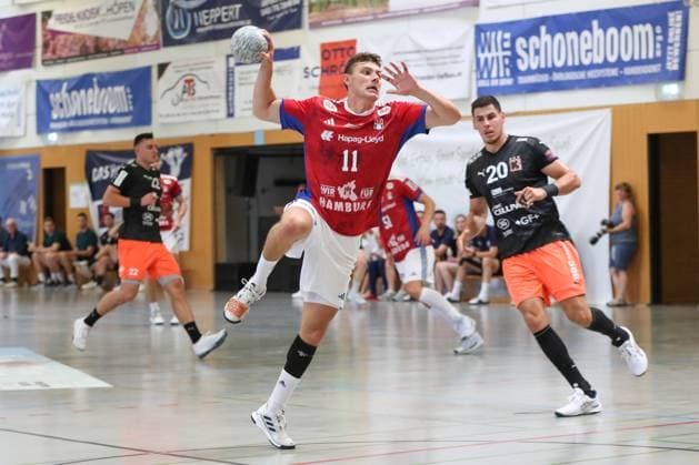 09.08.2025, xgox, Handball - Heide-Cup, Handball Verein Hamburg - Kadetten Schaffhausenemspor, v.l. Nicolaj Jorgensen (Hamburg, 11) wirft Tor, Torschuetze, erzielt Tor, Treffer, scores the goal Schneverdingen