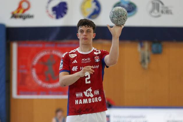 09.08.2025, xgox, Handball - Heide-Cup, Handball Verein Hamburg - Kadetten Schaffhausenemspor, v.l. Toma Gazda (Hamburg, 2) am Ball, plays the ball Schneverdingen