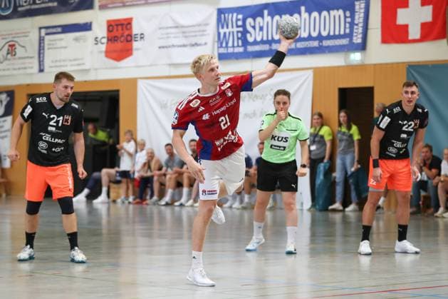 09.08.2025, xgox, Handball - Heide-Cup, Handball Verein Hamburg - Kadetten Schaffhausenemspor, v.l. Ferderik Bo Andersen (Hamburg, 21) beim Siebenmeter Schneverdingen