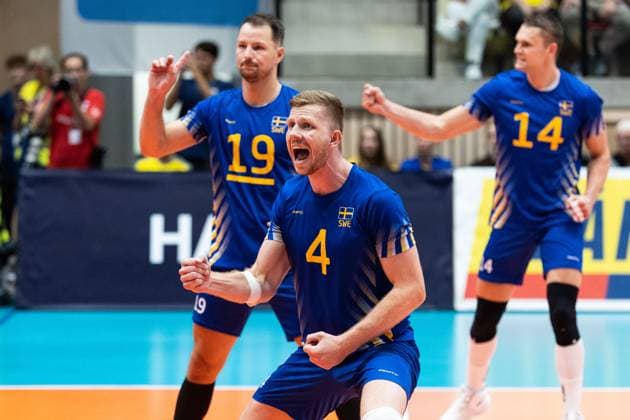 250809 Viktor Lindberg, Alfred Brink and Jacob Link of Sweden celebrate during Eurovolley Qualifier match between Sweden and Spain on August 9, 2025 in Habo. Photo: Robert Boman BILDBYRAN kod XZ XZ0216 volleyboll volleyball landslaget sverige spanien national team, Nationalteam bbeng em-kval em kval herrlandslaget jubel Copyright: ROBERTxBOMAN BB250809BB564