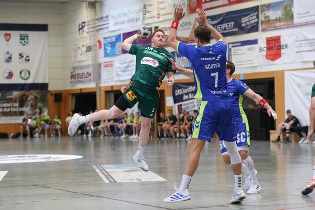 09.08.2025, xgox,Handball - Heide-Cup VfL Gummersbach - TSV Hannover-Burgdorf emspor, v.l. Lukas Stutzke (Hannover, 39) wirft Tor, Torschuetze, erzielt Tor, Treffer, scores the goal Schneverdingen