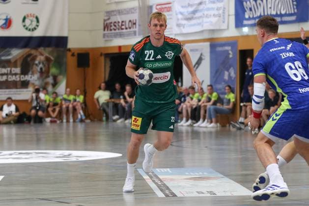 09.08.2025, xgox,Handball - Heide-Cup VfL Gummersbach - TSV Hannover-Burgdorf emspor, v.l. Marian Michalczik (Hannover, 22) am Ball, plays the ball Schneverdingen