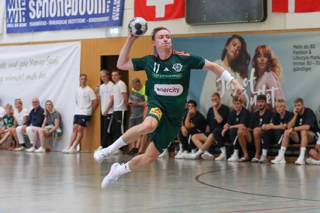 09.08.2025, xgox,Handball - Heide-Cup VfL Gummersbach - TSV Hannover-Burgdorf emspor, v.l. August Baskar Pedersen (Hannover, 17) wirft Tor, Torschuetze, erzielt Tor, Treffer, scores the goal Schneverdingen