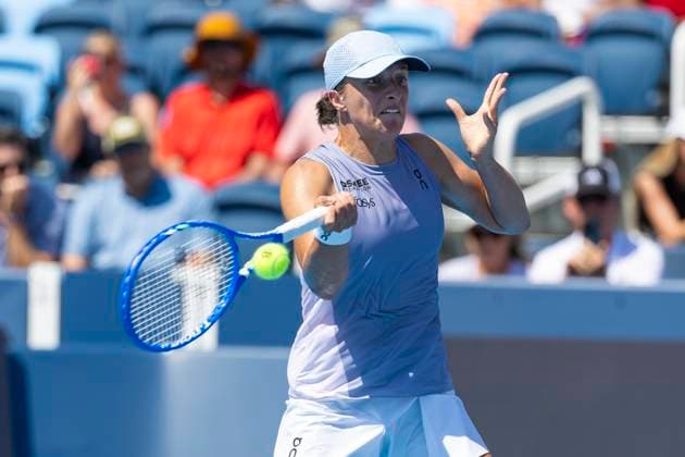 August 9, 2025, Mason, Ohio, USA: Mason, Ohio; Cincinnati Open Tennis Tournament - 2025 08 09 - Iga Swiatek plays a ball against opponent Anastasia Potapova. - ZUMAPress Mason USA - ZUMAn24_ 20250809_zaf_n24_013 Copyright: xWallyxNellx
