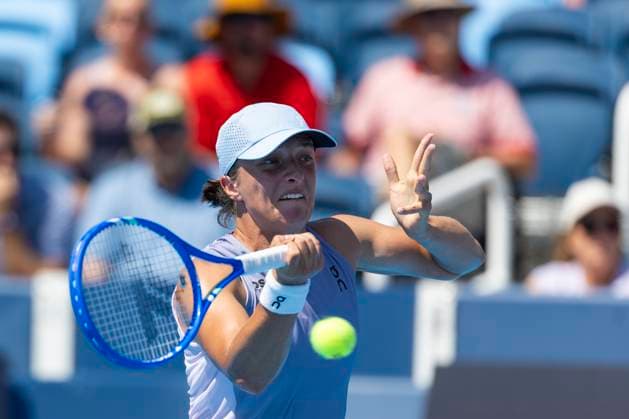 August 9, 2025, Mason, Ohio, USA: Mason, Ohio; Cincinnati Open Tennis Tournament - 2025 08 09 - Iga Swiatek plays a ball against opponent Anastasia Potapova. - ZUMAPress Mason USA - ZUMAn24_ 20250809_zaf_n24_028 Copyright: xWallyxNellx