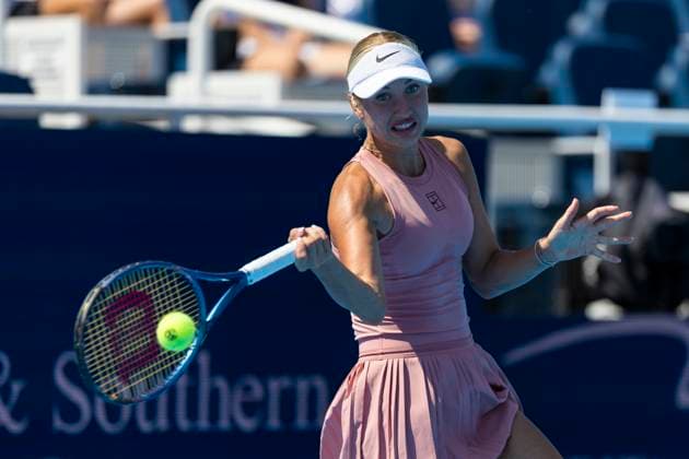 August 9, 2025, Mason, Ohio, USA: Mason, Ohio; Cincinnati Open Tennis Tournament - 2025 08 09 - Anastasia Potapova plays a ball against opponent Iga Swiatek. - ZUMAPress Mason USA - ZUMAn24_ 20250809_zaf_n24_035 Copyright: xWallyxNellx