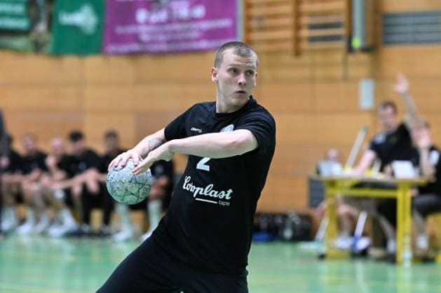 Handball, Bergischer HC - TuS Ferndorf GER, Regionalliga West, Wuppertaler SV -SV Rödinghausen 09.08.2025, Wuppertal , Stadion am Zoo, GER, Regionalliga West, Wuppertaler SV -SV Rödinghausen DFB- Regionalliga West regulations prohibit any use of photographs as image sequences and or quasi-video im Bild Noah Beyer ( Bergischer HC 2 ).