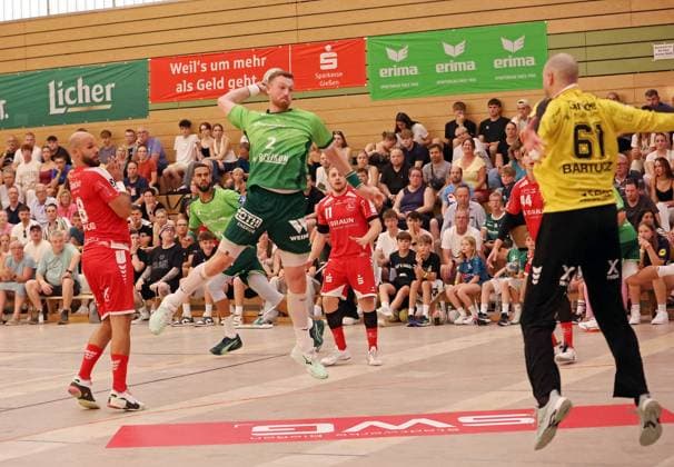 09.08.2025, xovx, Handball Lindencup 2025, HSG Wetzlar - MT Melsungen v.l. Adrian Sipos (MT Melsungen), Philipp Ahouansou (HSG Wetzlar), Nikola Grahovac (HSG Wetzlar), Dimitri Ignatow (MT Melsungen), Jonas Riecke (MT Melsungen), Laszlo Bartucz (MT Melsungen) Linden Stadthalle Hessen Deutschland (DE)