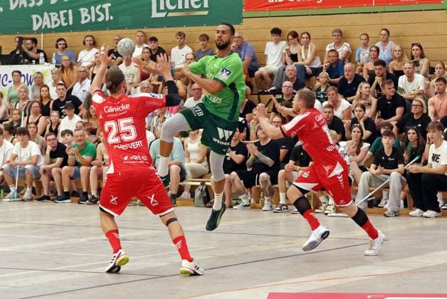 09.08.2025, xovx, Handball Lindencup 2025, HSG Wetzlar - MT Melsungen v.l. Olle Forsell Schefvert (MT Melsungen), Philipp Ahouansou (HSG Wetzlar), Dimitri Ignatow (MT Melsungen) Linden Stadthalle Hessen Deutschland (DE)