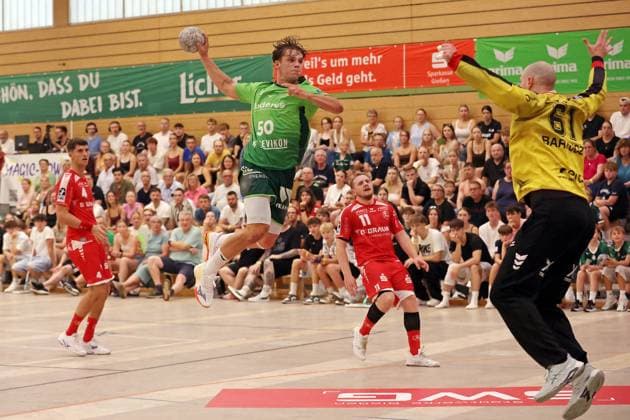 09.08.2025, xovx, Handball Lindencup 2025, HSG Wetzlar - MT Melsungen v.l. Nikolaj Enderleit (MT Melsungen), Lion Zacharias (HSG Wetzlar), Dimitri Ignatow (MT Melsungen), Laszlo Bartucz (MT Melsungen) Linden Stadthalle Hessen Deutschland (DE)