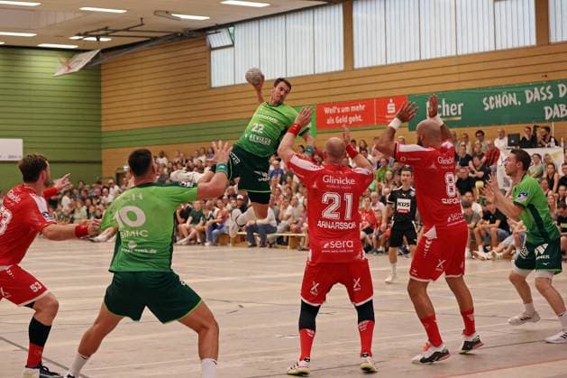 09.08.2025, xovx, Handball Lindencup 2025, HSG Wetzlar - MT Melsungen v.l. Bruno Eickhoff (MT Melsungen), Josip Simic (HSG Wetzlar), Jona Schoch (HSG Wetzlar), Arnar Freyr Arnarsson (MT Melsungen), Adrian Sipos (MT Melsungen), Dominik Mappes (HSG Wetzlar) Linden Stadthalle Hessen Deutschland (DE)