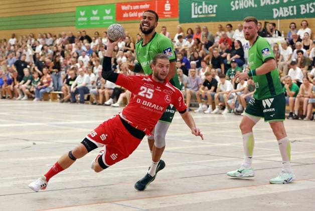 09.08.2025, xovx, Handball Lindencup 2025, HSG Wetzlar - MT Melsungen v.l. Olle Forsell Schefvert (MT Melsungen), Philipp Ahouansou (HSG Wetzlar), Nikola Grahovac (HSG Wetzlar) Linden Stadthalle Hessen Deutschland (DE)