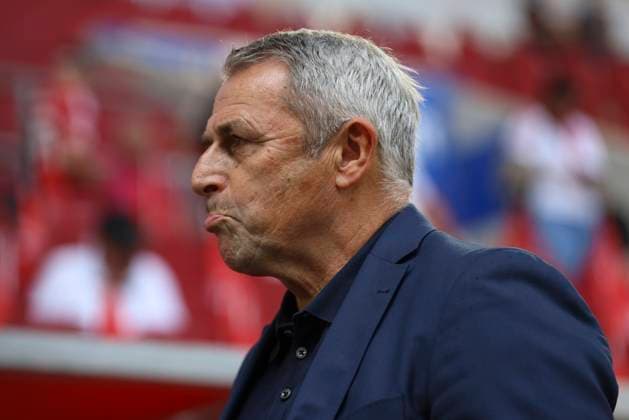Vorstand Klaus Allofs (Fortuna Duesseldorf) ist enttaeuscht waehrend des spiels der 2. Bundesliga zwischen Fortuna Dusseldorf und Hannover 96, Merkur Spiel-Arena am 09. August 2025 in Gelsenkirchen, Deutschland. (Foto von Oliver Kaelke DeFodi Images) +++ Vorstand Klaus Allofs (Fortuna Duesseldorf) looks dejected during the 2. Bundesliga match between Fortuna Düsseldorf and Hannover 96 at Merkur Spiel-Arena on August 9, 2025 in Gelsenkirchen, Germany. (Photo by Oliver Kaelke DeFodi Images) DFB DFL REGULATIONS PROHIBIT ANY USE OF PHOTOGRAPHS AS IMAGE SEQUENCES AND OR QUASI-VIDEO. (Photo by Oliver Kaelke DeFodi Images)