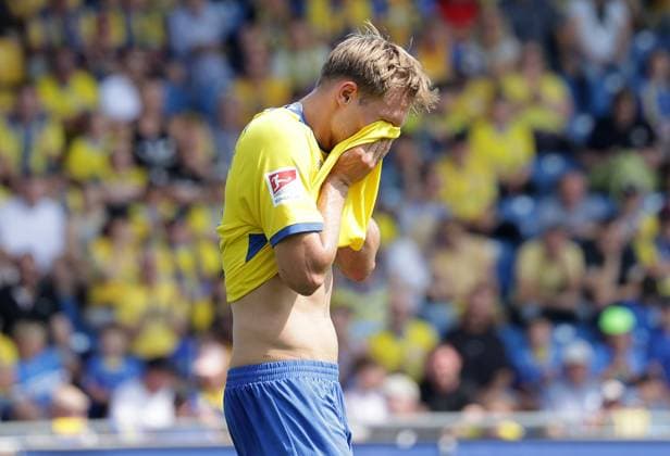 Lukas Frenkert (Eintracht Braunschweig) Fussball, Herren, Saison 2025 2026 2.BL, Eintracht Stadion, Eintracht Braunschweig gegen Spielvereinigung Greuther Fuerth 3-2 DFL REGULATIONS PROHIBIT ANY USE OF PHOTOGRAPHS AS IMAGE SEQUENCES AND OR QUASI-VIDEO.