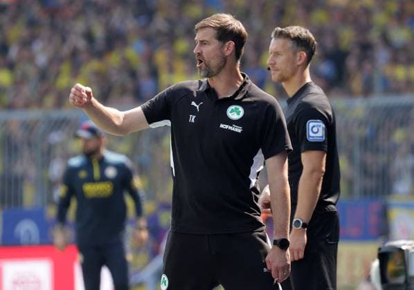 Trainer Thomas Kleine (SpVgg Greuther Fuerth) Fussball, Herren, Saison 2025 2026 2.BL, Eintracht Stadion, Eintracht Braunschweig gegen Spielvereinigung Greuther Fuerth 3-2 DFL REGULATIONS PROHIBIT ANY USE OF PHOTOGRAPHS AS IMAGE SEQUENCES AND OR QUASI-VIDEO.