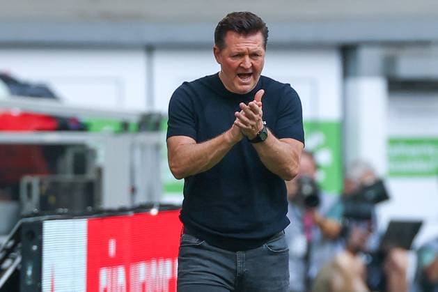 2. Bundesliga - Fortuna Düsseldorf - Hannover 96 am 09.08.2025 in der Merkur Spiel-Arena in Düsseldorf Trainer Christian Titz (Hannover) ist zufrieden