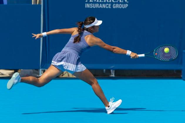 August 9, 2025, Mason, Ohio, USA: Mason, Ohio; Cincinnati Open Tennis Tournament - 2025 08 09 - Emma Raducanu plays a ball against opponent Olga Danilovic. - ZUMAPress Mason USA - ZUMAn24_ 20250809_zaf_n24_153 Copyright: xWallyxNellx