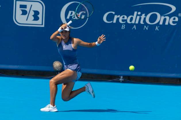 August 9, 2025, Mason, Ohio, USA: Mason, Ohio; Cincinnati Open Tennis Tournament - 2025 08 09 - Emma Raducanu plays a ball against opponent Olga Danilovic. - ZUMAPress Mason USA - ZUMAn24_ 20250809_zaf_n24_177 Copyright: xWallyxNellx