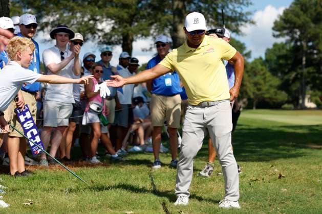 MEMPHIS, TN - AUGUST 09: Kurt Kitayama of the United States gives a signed glove to a child in the crowd on No. 17 during the third round of the FedEx St. Jude Championship, August 9, 2025, at TPC Southward in Memphis, Tennessee. (Photo by Matthew Maxey Icon Sportswire) GOLF: AUG 09 PGA, Golf Herren FedEx Cup Playoffs - FedEx St. Jude Championship EDITORIAL USE ONLY Icon250809075