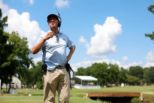 MEMPHIS, TN - AUGUST 09: NBC golf analyst Jim ˜Bones™ Mackay looks to the sky as a FedEx cargo plane does a flyover during the third round of the FedEx St. Jude Championship, August 9, 2025, at TPC Southward in Memphis, Tennessee. (Photo by Matthew Maxey Icon Sportswire) GOLF: AUG 09 PGA, Golf Herren FedEx Cup Playoffs - FedEx St. Jude Championship EDITORIAL USE ONLY Icon250809062