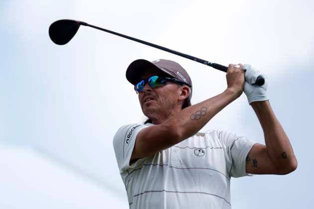 MEMPHIS, TN - AUGUST 09: Rickie Fowler of the United States hits his tee shot on No. 18 during the third round of the FedEx St. Jude Championship, August 9, 2025, at TPC Southward in Memphis, Tennessee. (Photo by Matthew Maxey Icon Sportswire) GOLF: AUG 09 PGA, Golf Herren FedEx Cup Playoffs - FedEx St. Jude Championship EDITORIAL USE ONLY Icon250809065