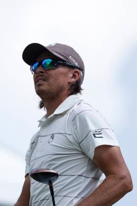MEMPHIS, TN - AUGUST 09: Rickie Fowler of the United States watches his tee shot on No. 18 during the third round of the FedEx St. Jude Championship, August 9, 2025, at TPC Southward in Memphis, Tennessee. (Photo by Matthew Maxey Icon Sportswire) GOLF: AUG 09 PGA, Golf Herren FedEx Cup Playoffs - FedEx St. Jude Championship EDITORIAL USE ONLY Icon250809066