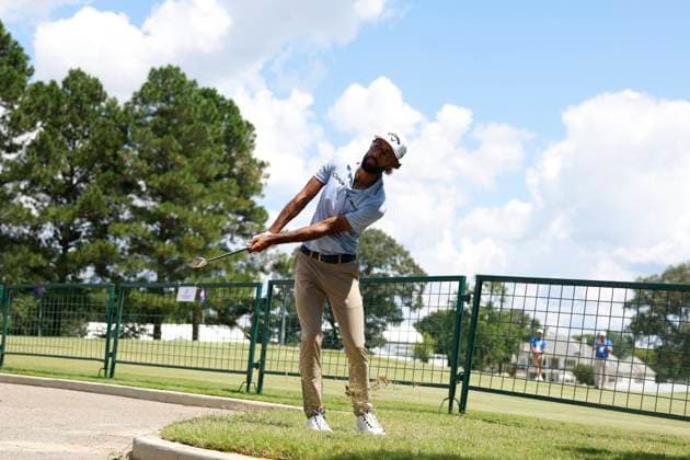 MEMPHIS, TN - AUGUST 09: Akshay Bhatia of the United States hits from the rough near the driving range after a wayward second shot on No. 9 during the third round of the FedEx St. Jude Championship, August 9, 2025, at TPC Southward in Memphis, Tennessee. (Photo by Matthew Maxey Icon Sportswire) GOLF: AUG 09 PGA, Golf Herren FedEx Cup Playoffs - FedEx St. Jude Championship EDITORIAL USE ONLY Icon250809046