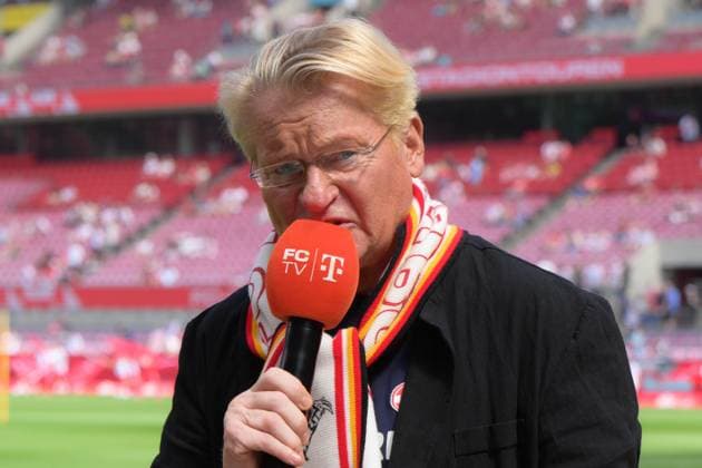 Fussball, 1.BL saison 2025 2026 Testspiel, 1.FC Köln vs Atalanta Bergamo, , 09.08.2025, Rheinenergiestadion Köln, Michael Trippel Stadionsprecher FC Köln, Aktion, Einzelbild *** Football, 1 BL season 2025 2026 test match, 1 FC Köln vs Atalanta Bergamo, , 09 08 2025, Rheinenergiestadion Köln, Michael Trippel stadium announcer FC Köln, action, single picture